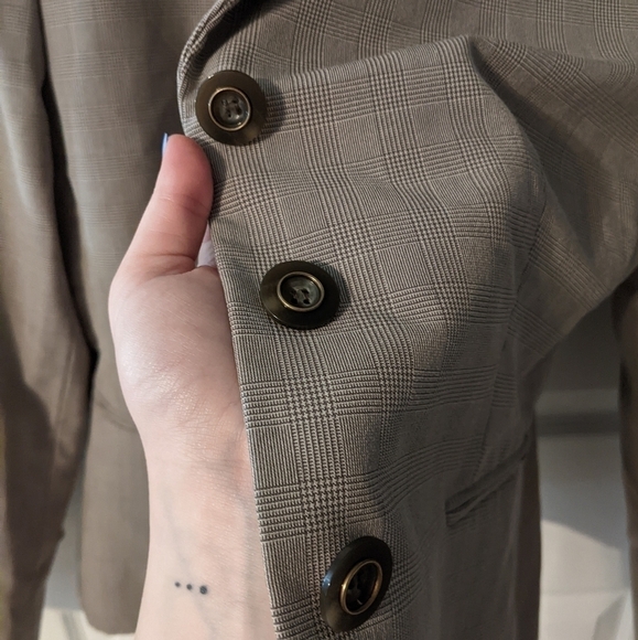 Tahari Arthur S‎ Levine Greige Button Front Collared Blazer Size 8 Petite *Flaw* - Picture 5 of 8